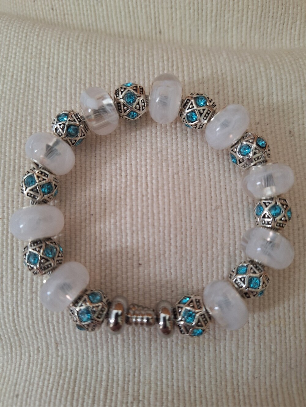 White And Clear Marbled Glass Bead Bracelet with Turquoise Silver Encased Gems